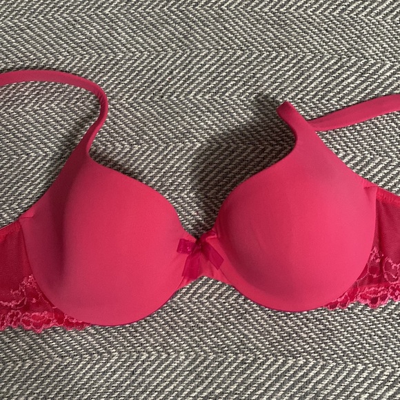 Bras - Picture 2 of 6